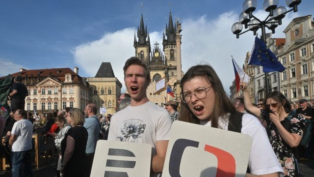 shromáždění na podporu Českého rozhlasu a České televize, Staroměstské náměstí